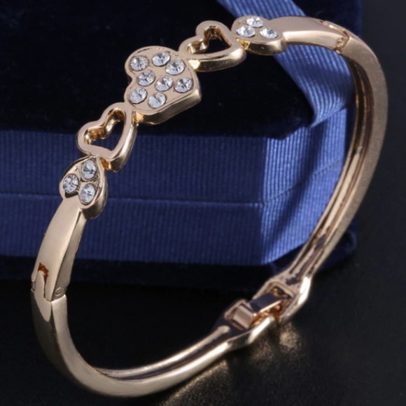 Jewelry - Bracelet gold color